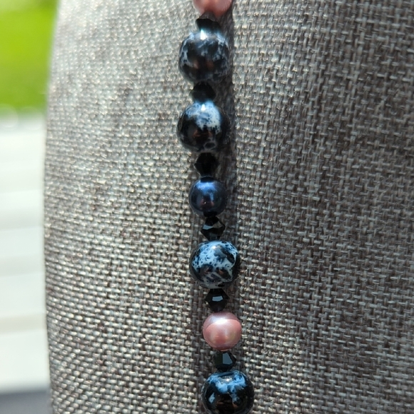Elegant Blue and Pink Beaded Necklace - Picture 4 of 5